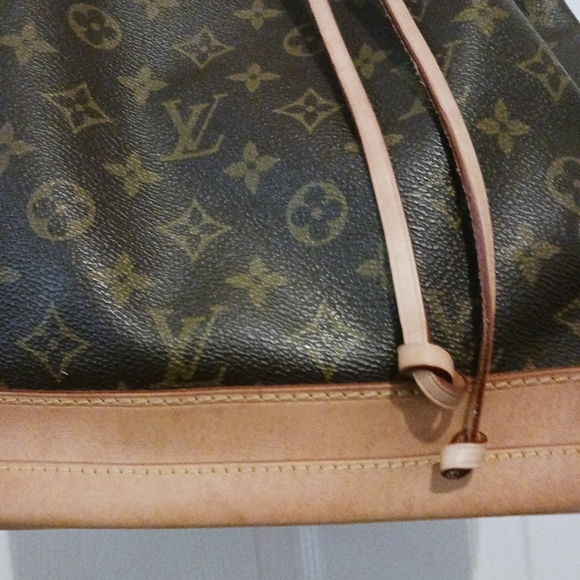 (AUTHENTICATED)Louis Vuitton Shoulder Bag - Picture 4 of 10
